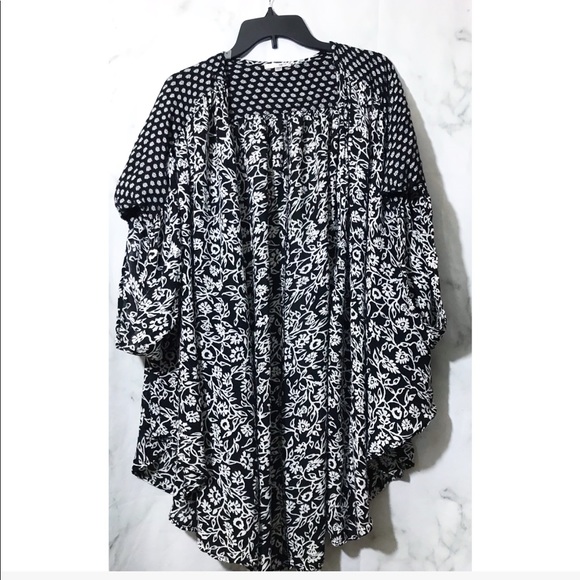 Amuse Society Sweaters - Amuse Society black floral cardigan Amuse Society Sweaters - Amuse Society black floral cardigan